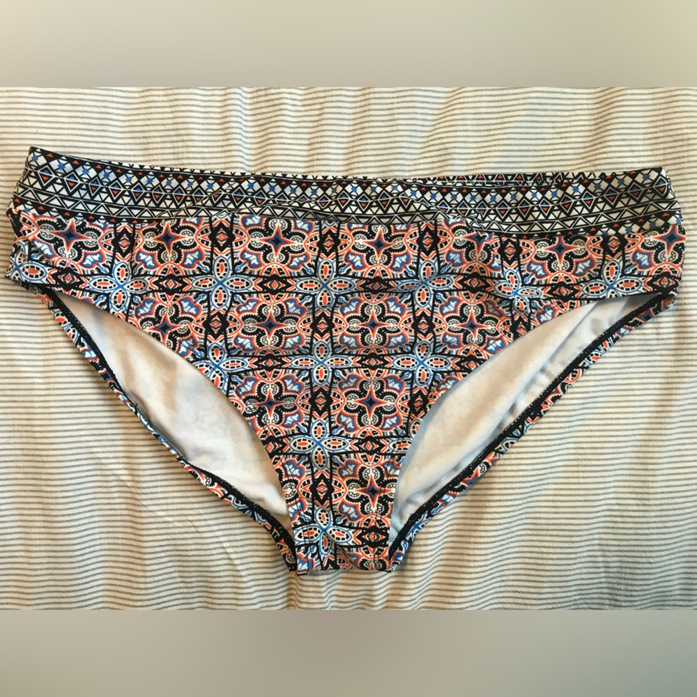 Patterned Bikini Set - Picture 2 of 7
